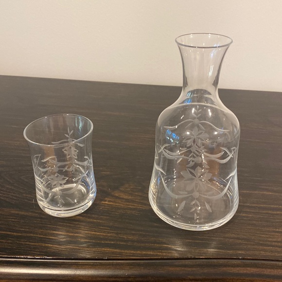 Southern Living at Home English Garden Bedside Set - Picture 4 of 6